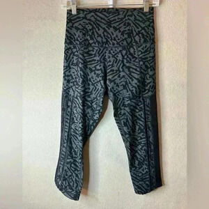 Lululemon Hot To Street Crop Biggie Brushed Animal Coal Black/Black sz 6